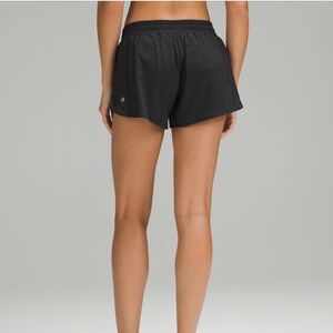 Lululemon Hotty Hot LR short
4" *Lined